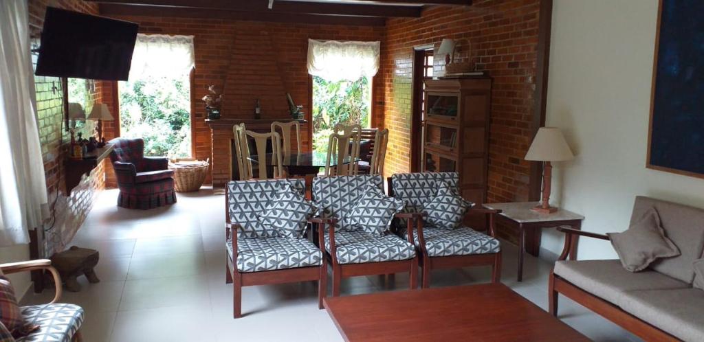  Casa de Temporada Penedo / Serrinha