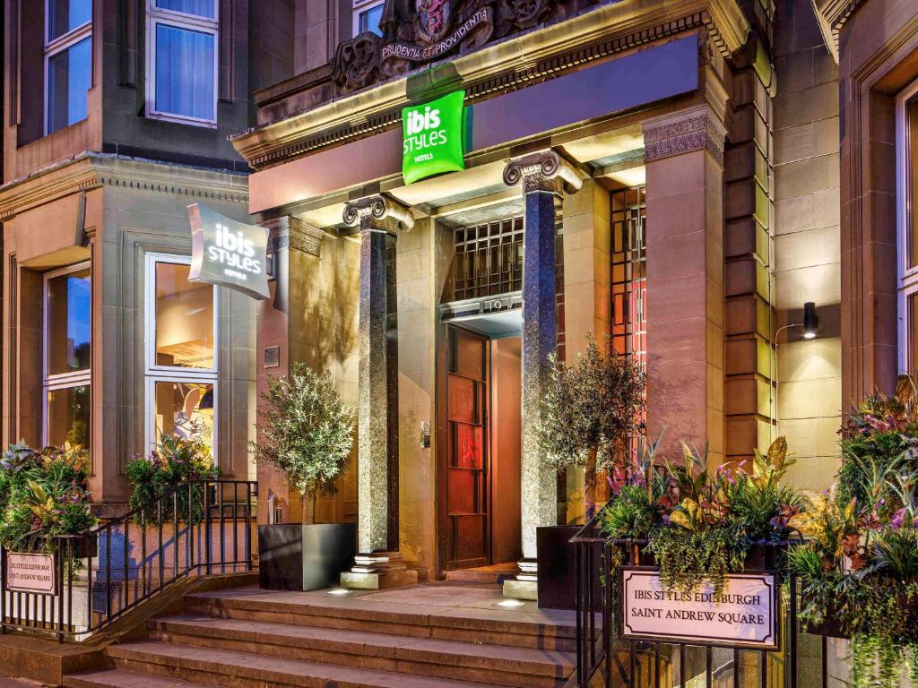 a store front with a sign that reads koelbucks at ibis Styles Edinburgh St Andrew Square in Edinburgh