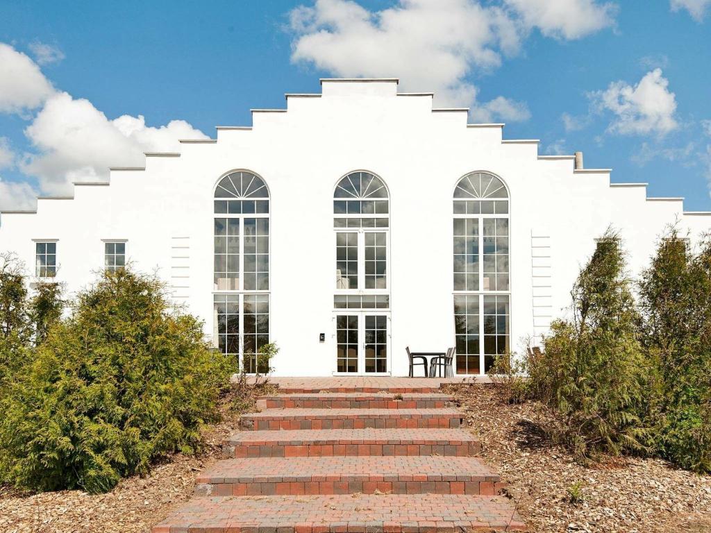 un edificio bianco con scale di fronte di 26 person holiday home in Lunderskov a Lunderskov