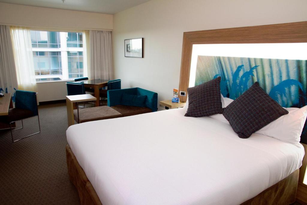 Postel nebo postele na pokoji v ubytování Novotel Tainui Hamilton