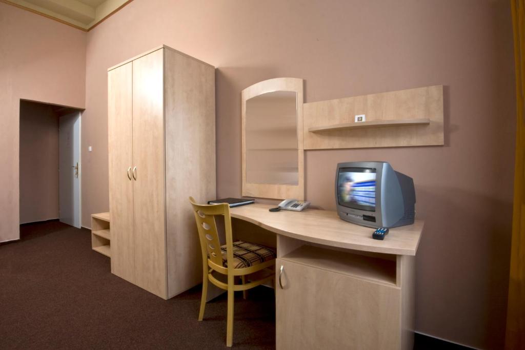 TV a/nebo společenská místnost v ubytování Hotel Metropol