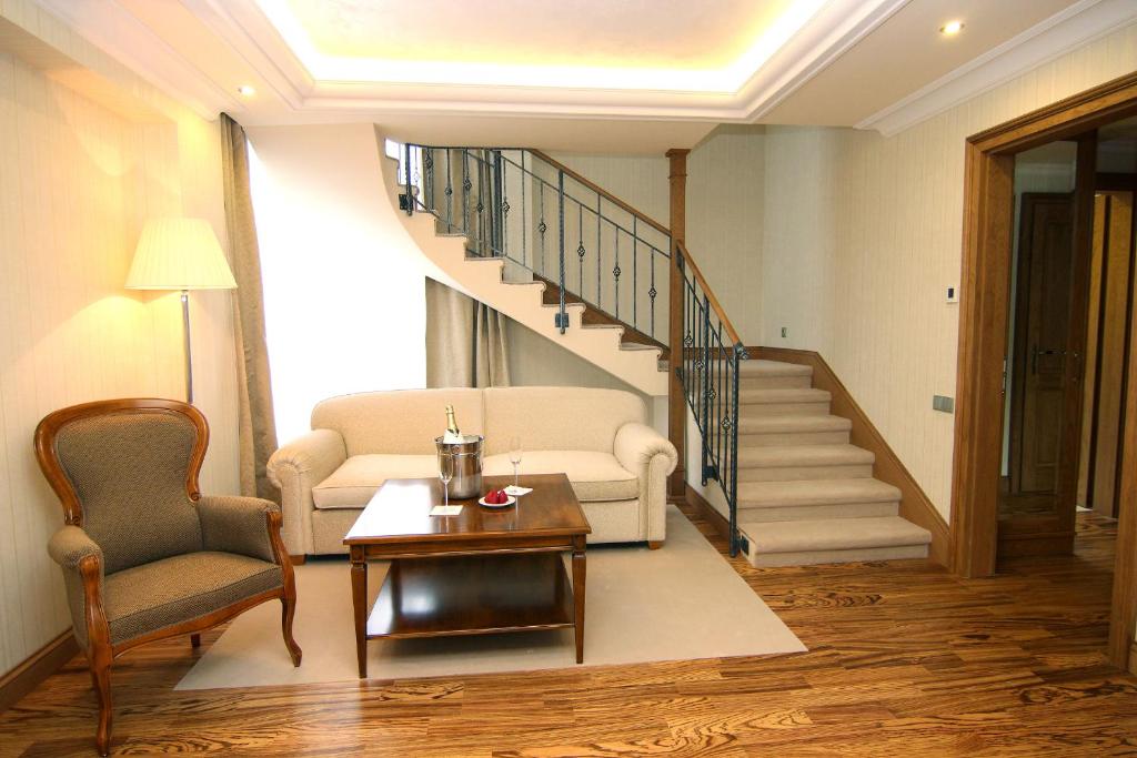 Retro Riverside Wellness Resort - 19