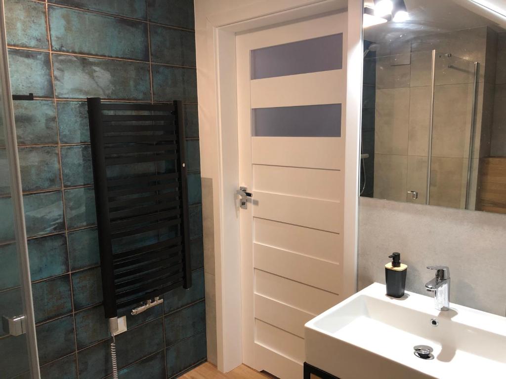 Kúpeľňa v ubytovaní SEN NA MIŁEJ - APARTAMENTY przy PLAŻY - GDAŃSK BRZEŹNO