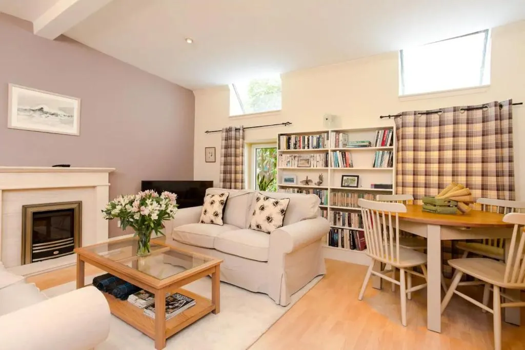 Luxury Morningside Cottage with Patio, Edinburgh, Marea Britanie