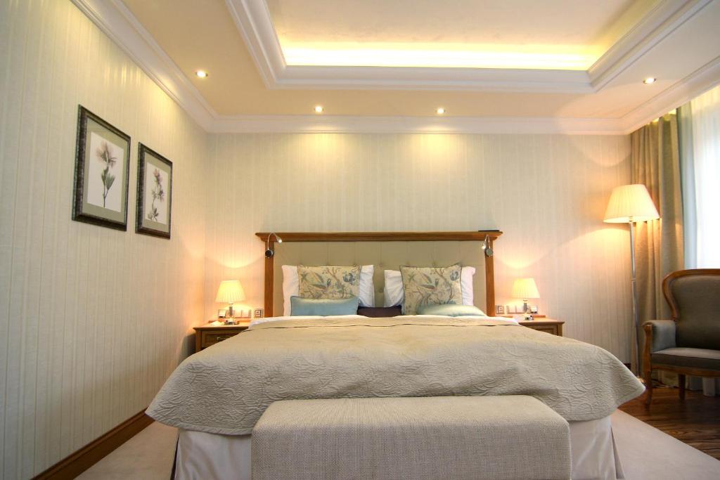 Retro Riverside Wellness Resort - 10