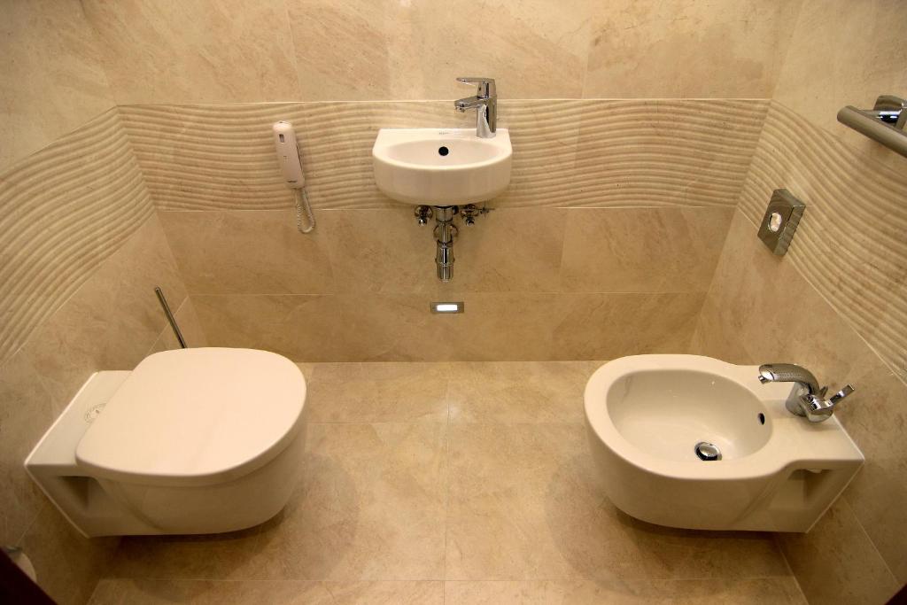 Retro Riverside Wellness Resort - 16