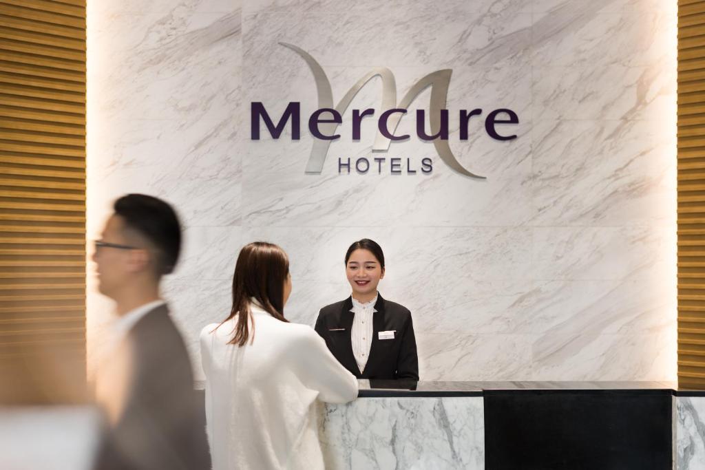 Členové personálu v ubytování Mercure Shanghai Hongqiao Railway Station