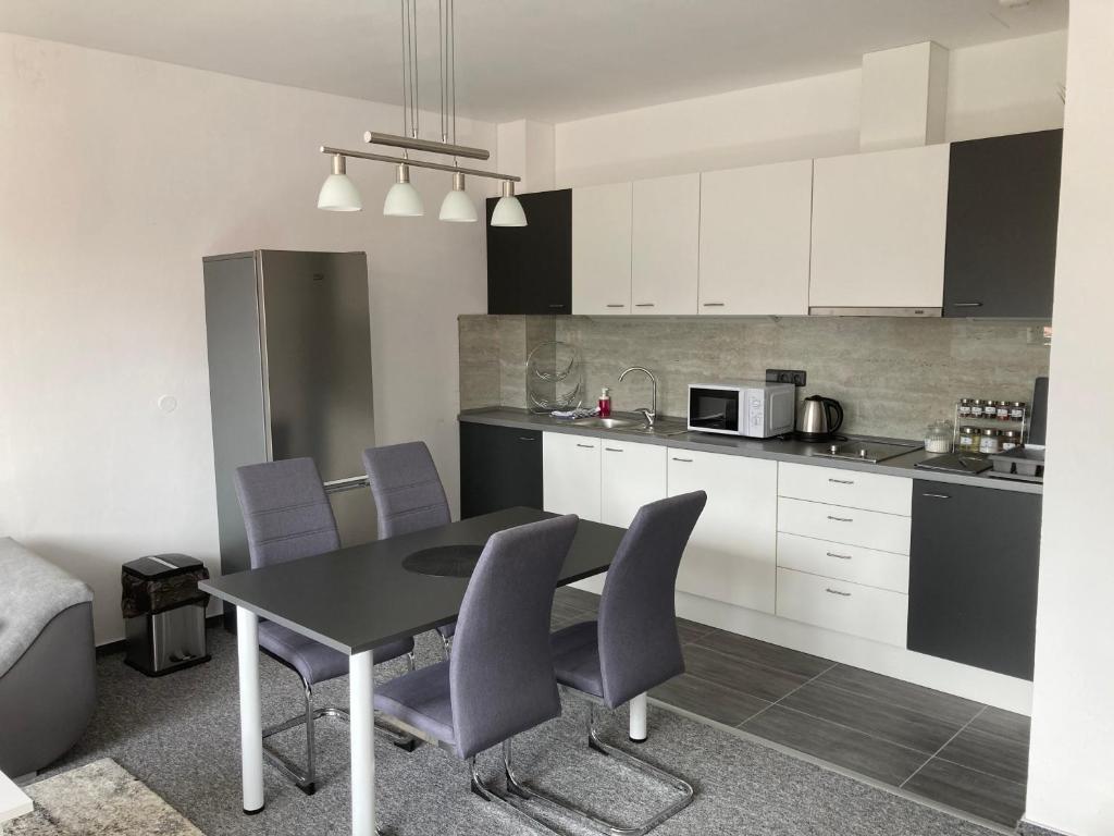 Kuchyň nebo kuchyňský kout v ubytování Apartmány Grasel