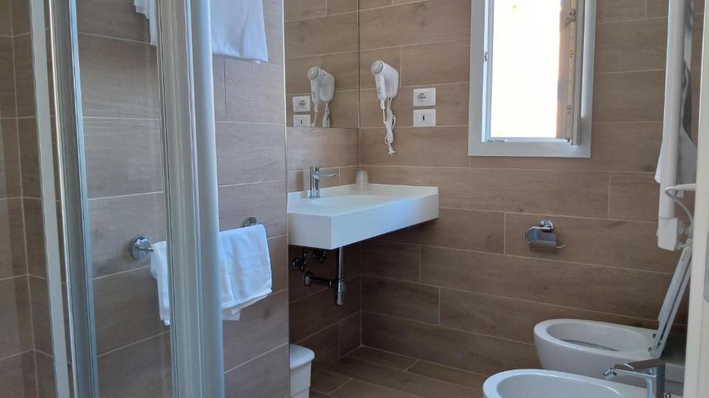 Łazienka w obiekcie HOTELRISTORANTE IL PUNTO