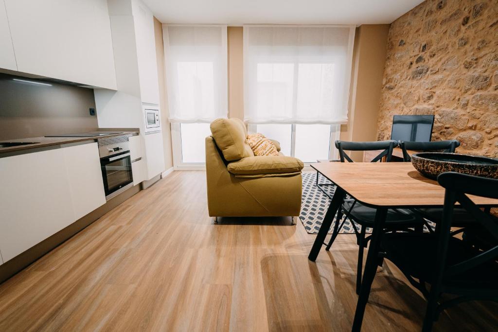 Kuchyňa alebo kuchynka v ubytovaní Apartamentos Rúa Vella