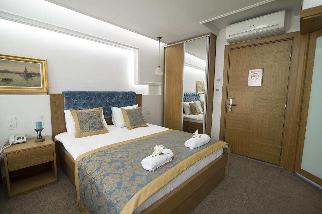Postel nebo postele na pokoji v ubytování Cumbali Suite Hotel