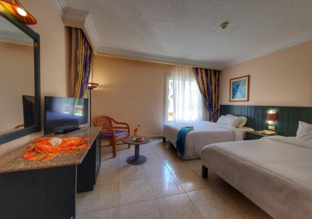 Postel nebo postele na pokoji v ubytování Palm Beach Resort Families and Couples only