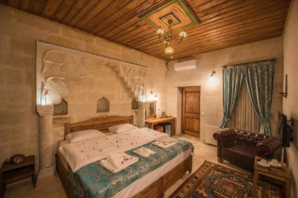 
A bed or beds in a room at Charming Cave Hotel
