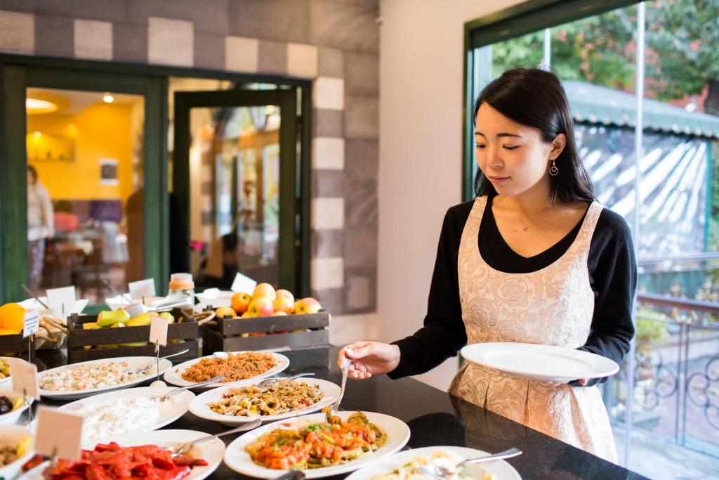 Comida en o cerca de este hotel