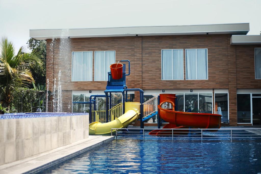 Bazén v ubytování Grand Sunshine Resort & Convention nebo v jeho okolí