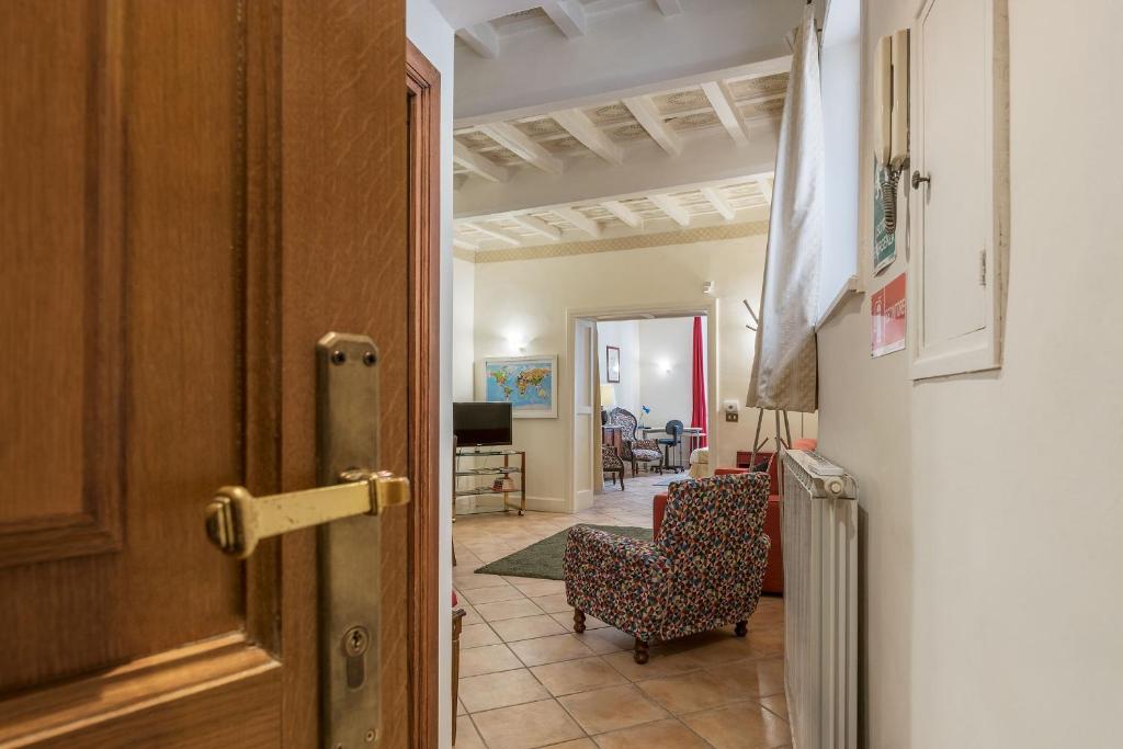 Posedenie v ubytovaní Fontanella Borghese Apartment - FromHometoRome