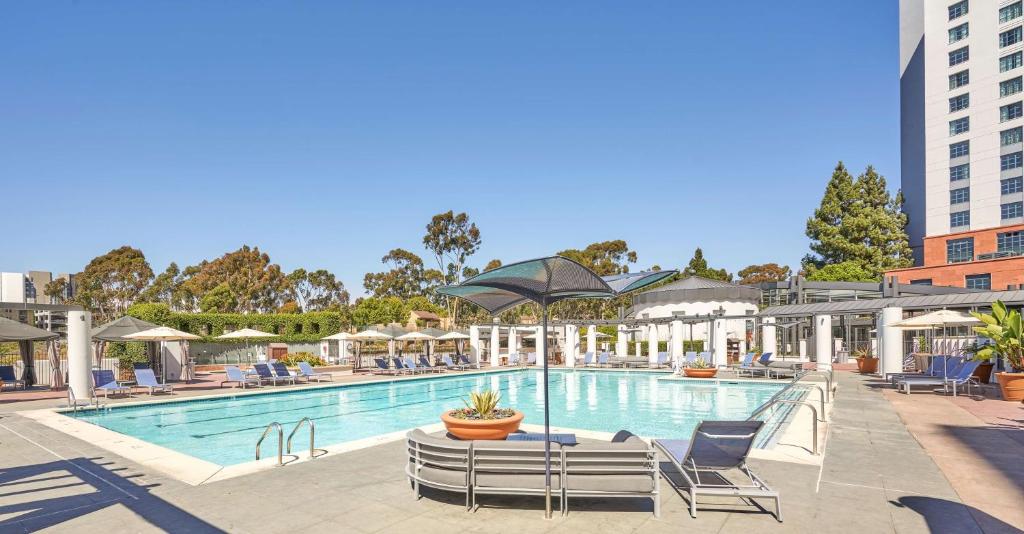 Bazén v ubytování Hyatt Regency La Jolla at Aventine nebo v jeho okolí