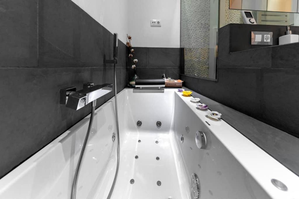 Fotografie z fotogalerie ubytování Maravilloso Apartamento 2H 2B Malasaña - Gran Via v destinaci Madrid