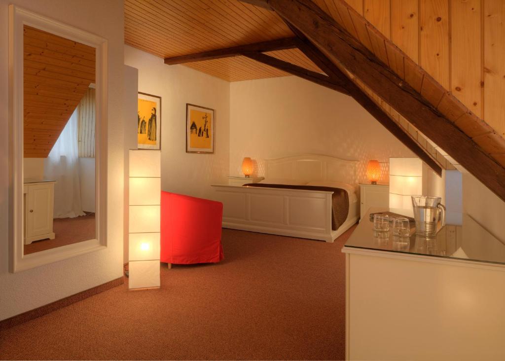Postel nebo postele na pokoji v ubytování Hotel zur Post