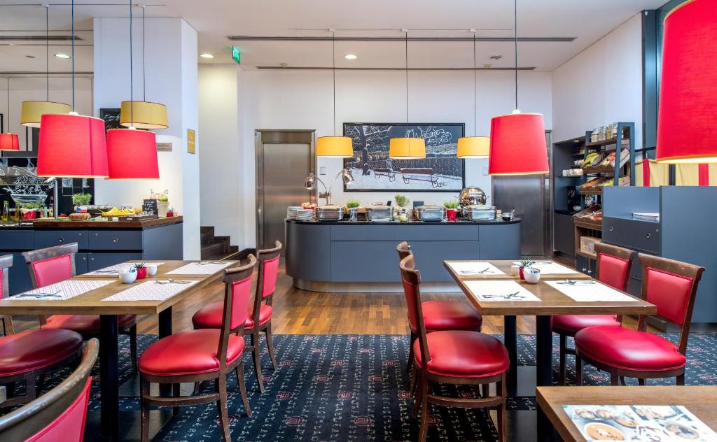 Kuchyň nebo kuchyňský kout v ubytování OREA Hotel Angelo Praha