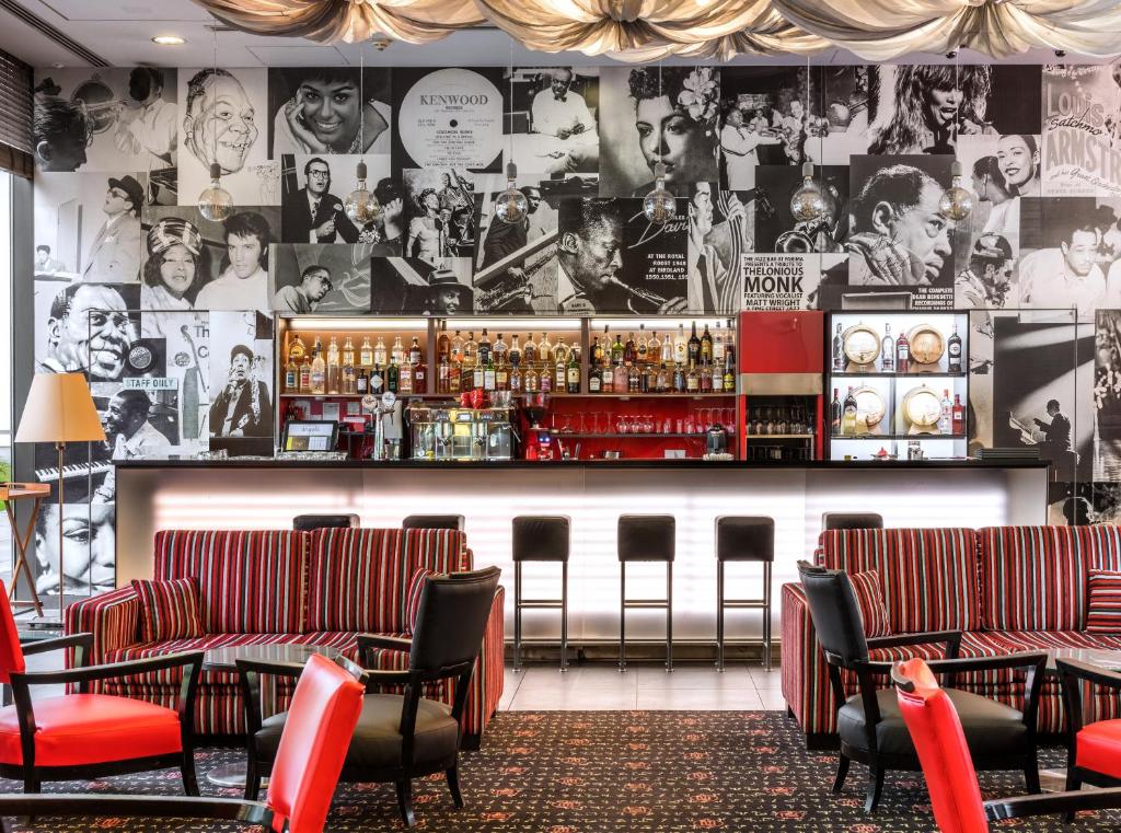 Lounge nebo bar v ubytování OREA Hotel Angelo Praha