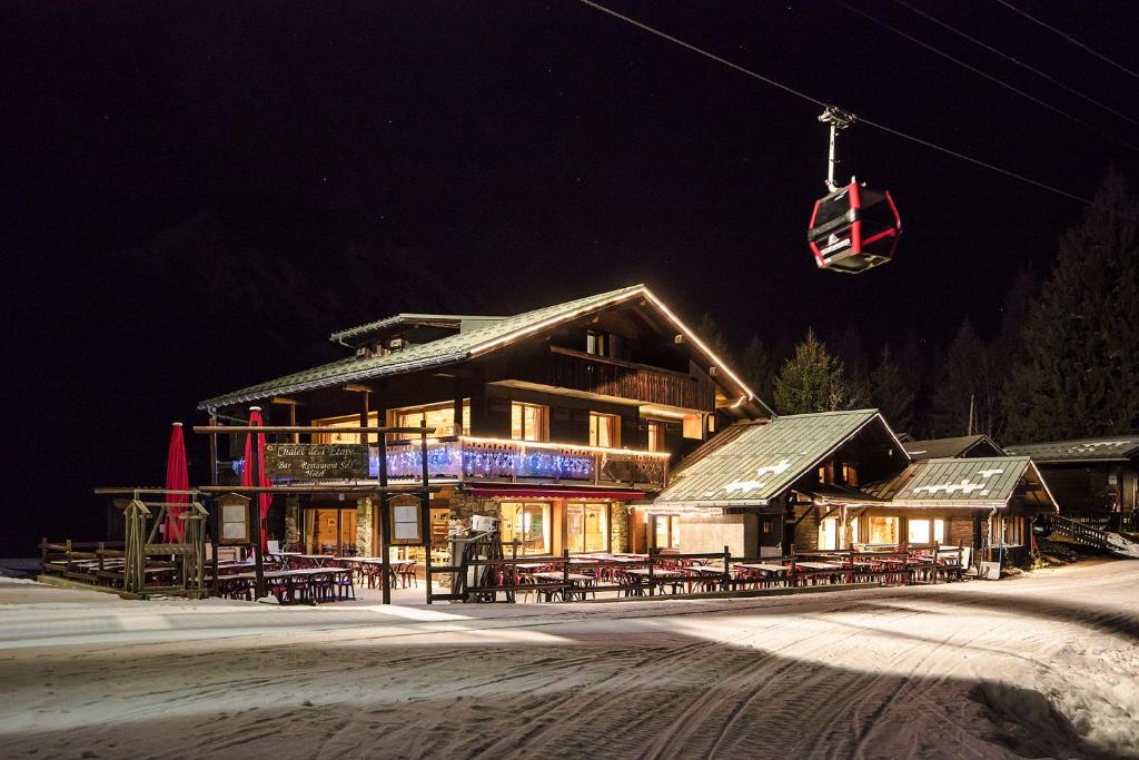 a ski lodge at night with a ski lift at Chalet-Hôtel de l'Etape in Les Contamines-Montjoie