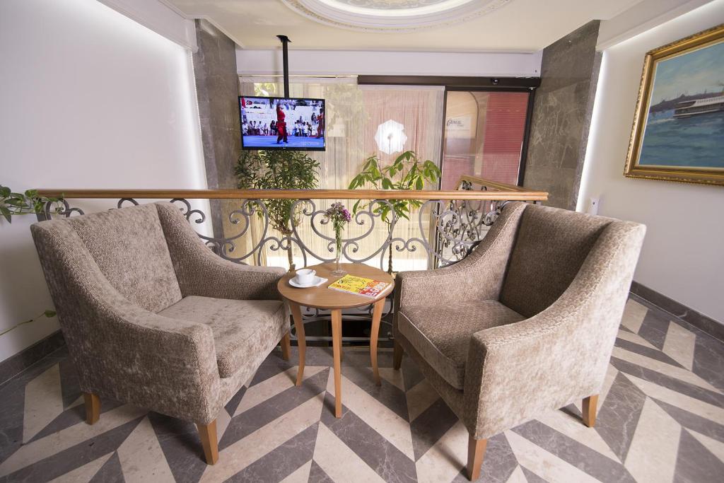 TV a/nebo společenská místnost v ubytování Cumbali Suite Hotel