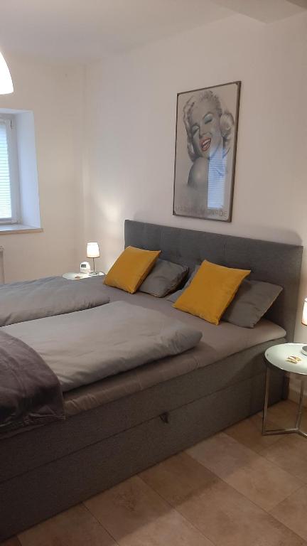 Postel nebo postele na pokoji v ubytování Moderne Altstadt-Ferienwohnung