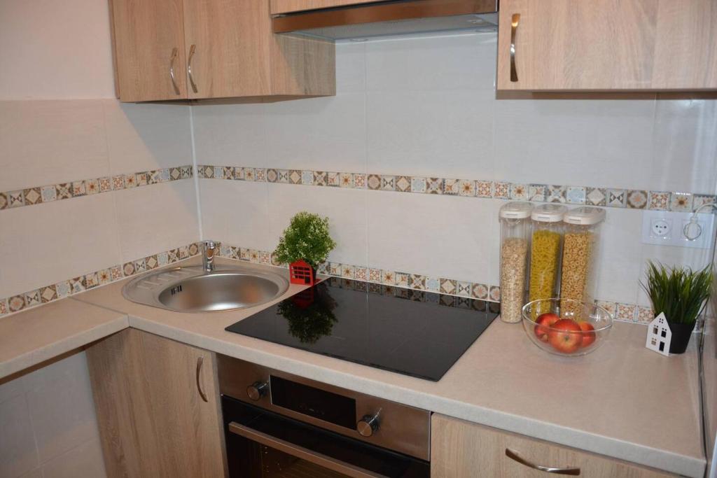 Kuchyňa alebo kuchynka v ubytovaní OhMyHome - Park Mirowski Apartment