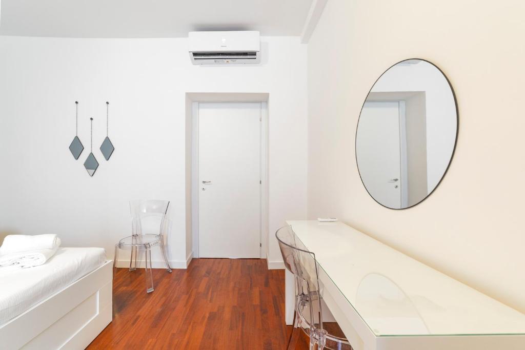 Posteľ alebo postele v izbe v ubytovaní Roomy Apartment close to Subway M5!