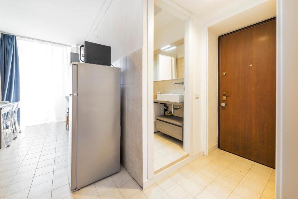 Kuchyňa alebo kuchynka v ubytovaní Roomy Apartment close to Subway M5!