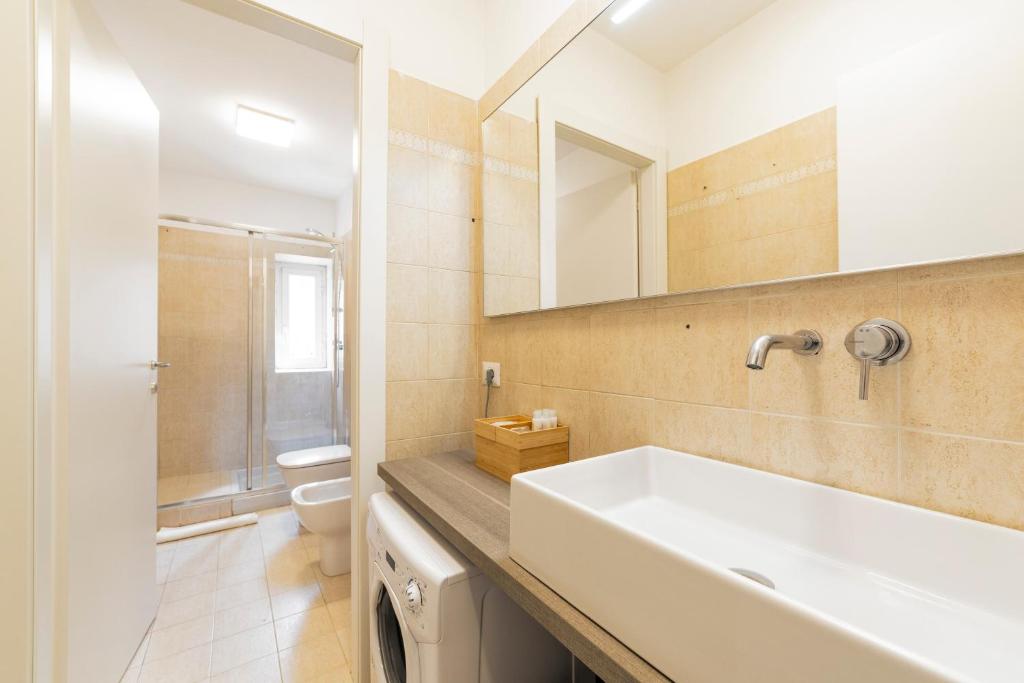 Kúpeľňa v ubytovaní Roomy Apartment close to Subway M5!