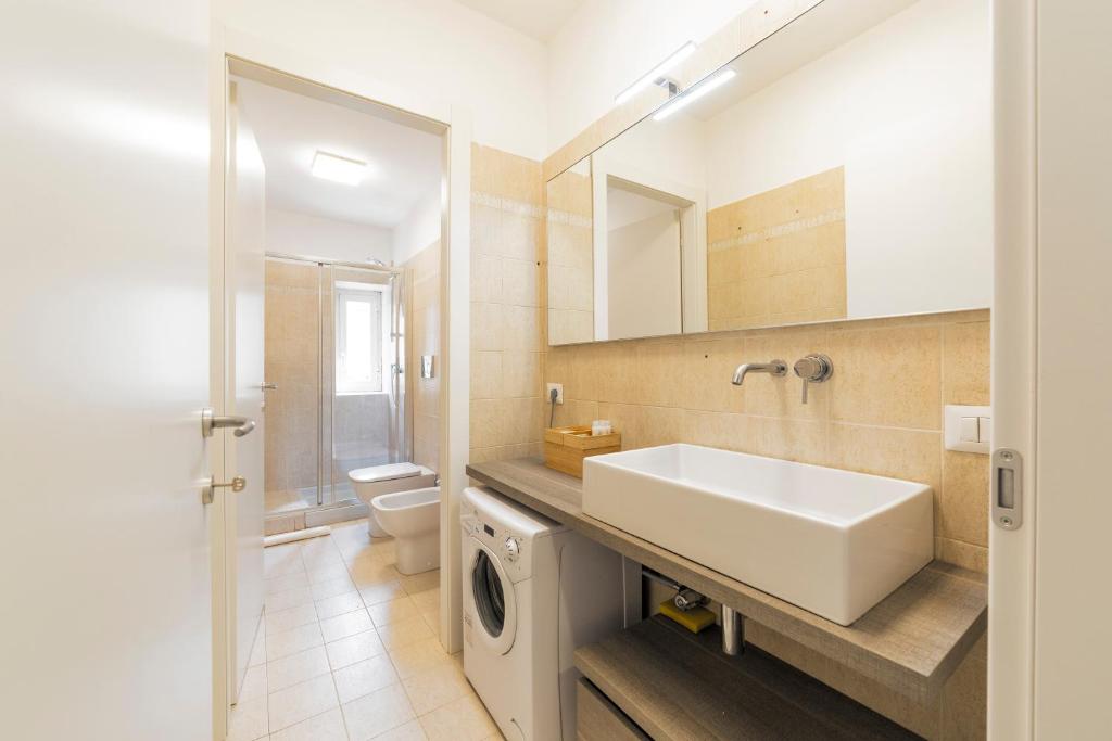 Kúpeľňa v ubytovaní Roomy Apartment close to Subway M5!