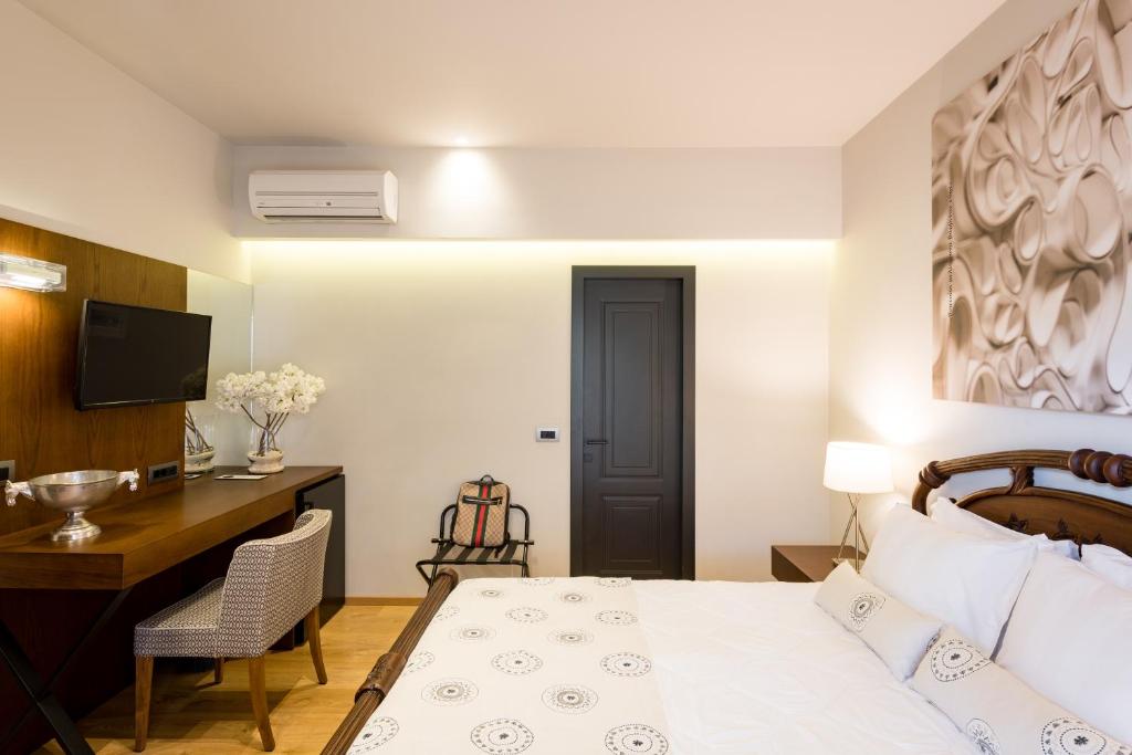 Anthemion Suites and Villas - 12