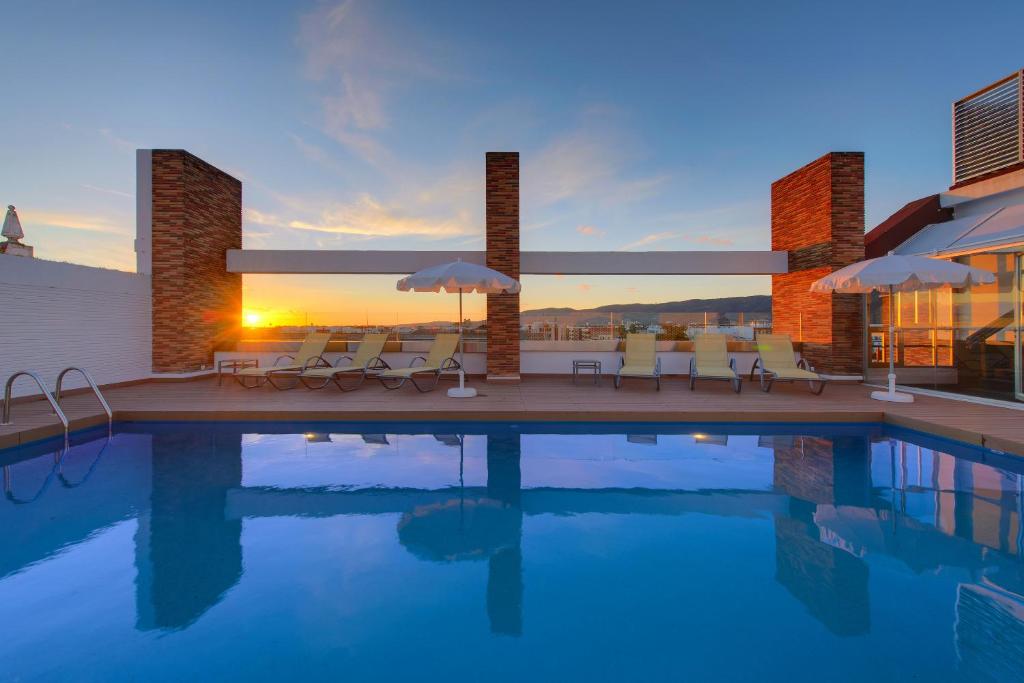 
a swimming pool with a view of the ocean at Hotel Cordoba Medina Azahara Affiliated by Meliá in Córdoba
