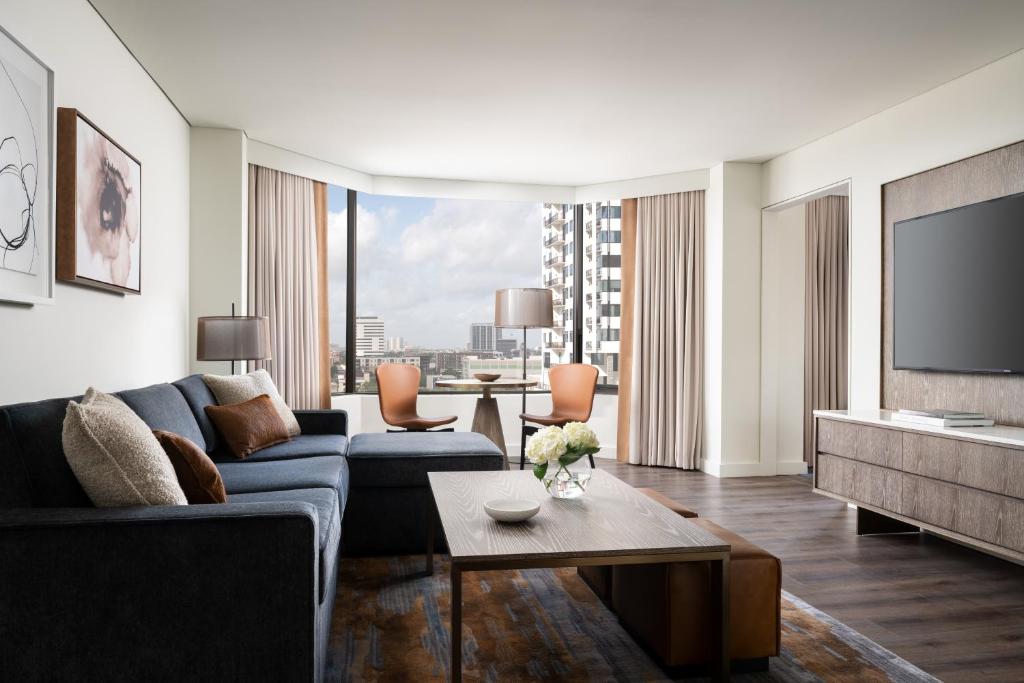 Four Seasons Hotel Houston - Premier Executive Suite Met King Bed