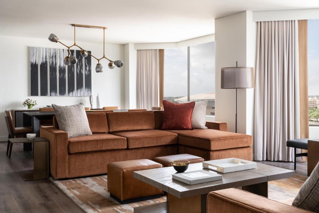 Four Seasons Hotel Houston - Ambassadeur Suite Met Een King Bed