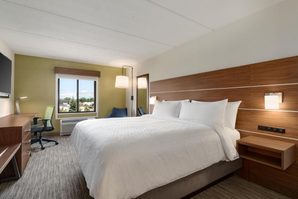 Postel nebo postele na pokoji v ubytování Holiday Inn Express - Plattsburgh by IHG