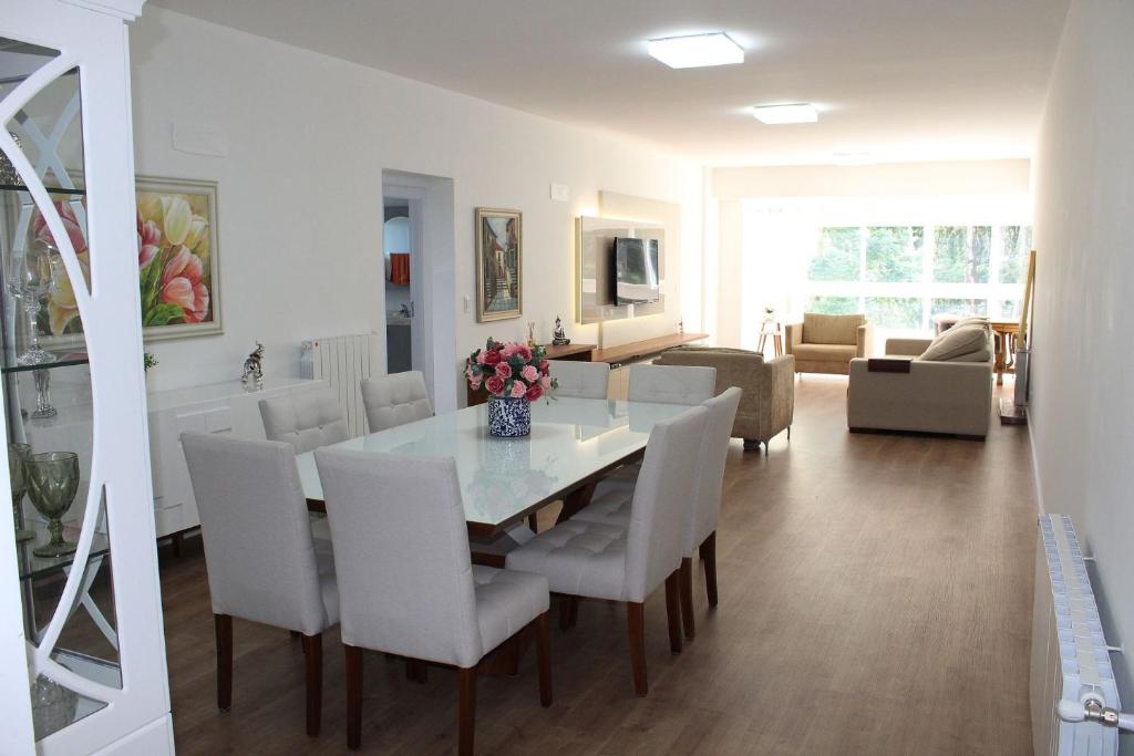 ALTOS 201A - 3 DORM. JUNTO À ALDEIA DO PAPAI NOEL!  ALTOS 201A - 3 DORM. JUNTO À ALDEIA DO PAPAI NOEL!