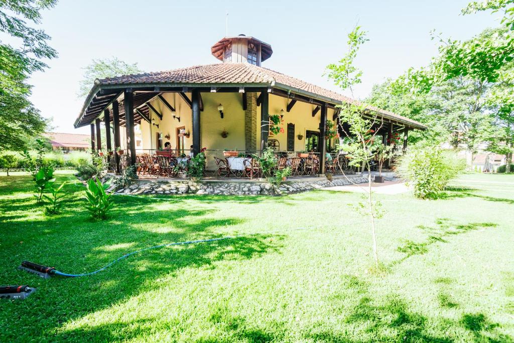 Giardino di ATOS Srebrno jezero - Villa and Restaurant