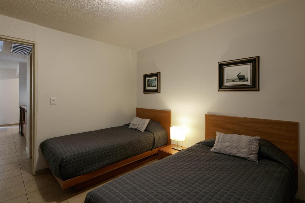 Voodi või voodid majutusasutuse Apartamentos West End toas