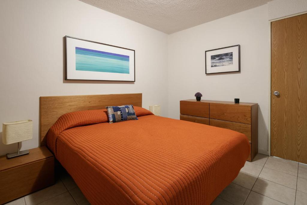 Voodi või voodid majutusasutuse Apartamentos West End toas