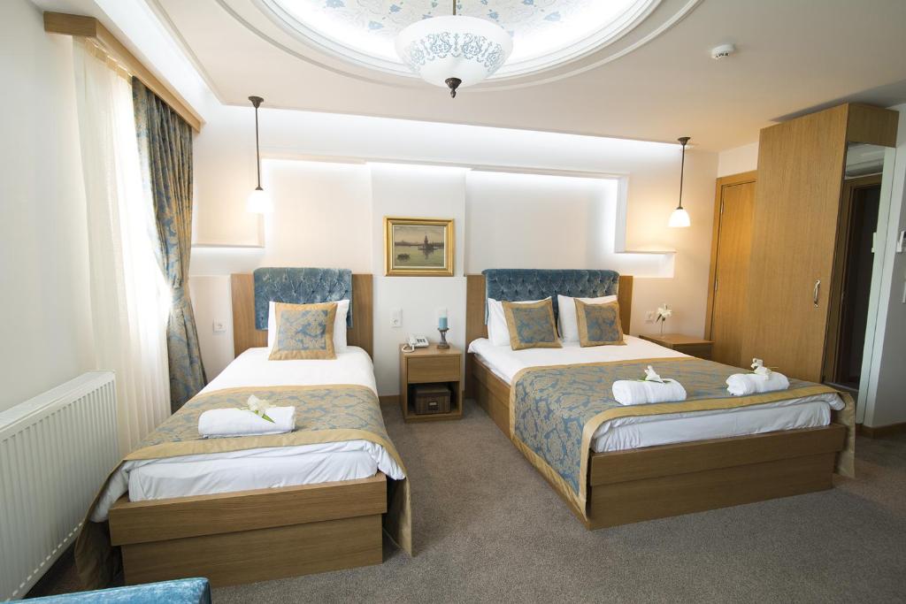 Postel nebo postele na pokoji v ubytování Cumbali Suite Hotel