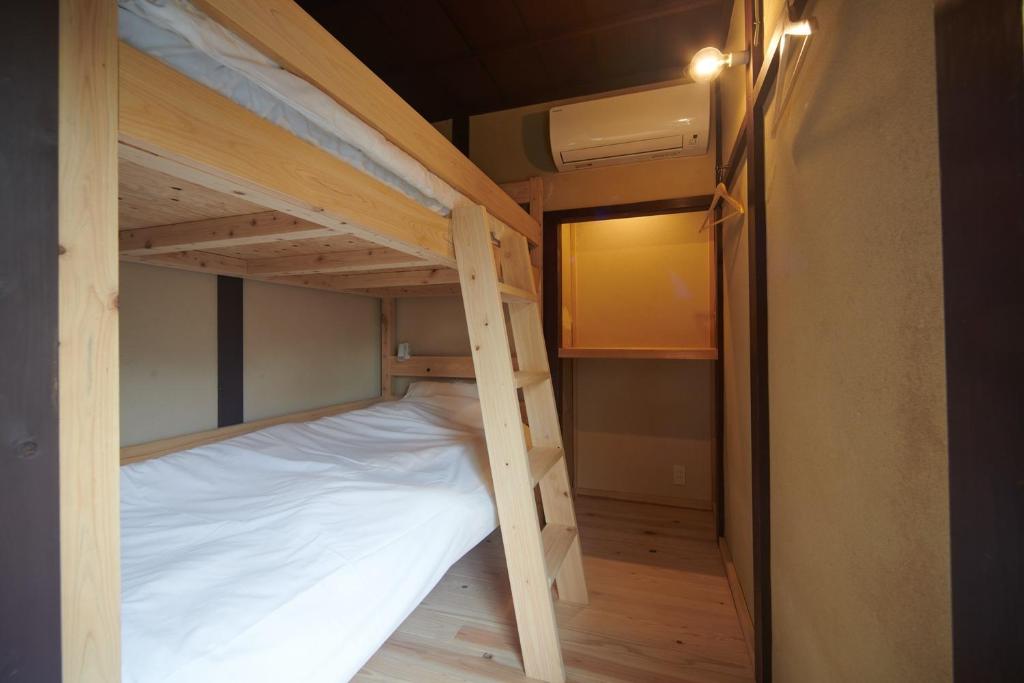 Sasayama Jyokamachi Guest House KURIYA Single Bunk Bed Cabin for up to 2 Pax - Vacation STAY 91842 - Housity