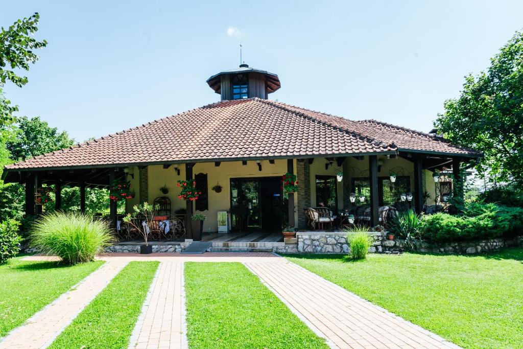 Giardino di ATOS Srebrno jezero - Villa and Restaurant