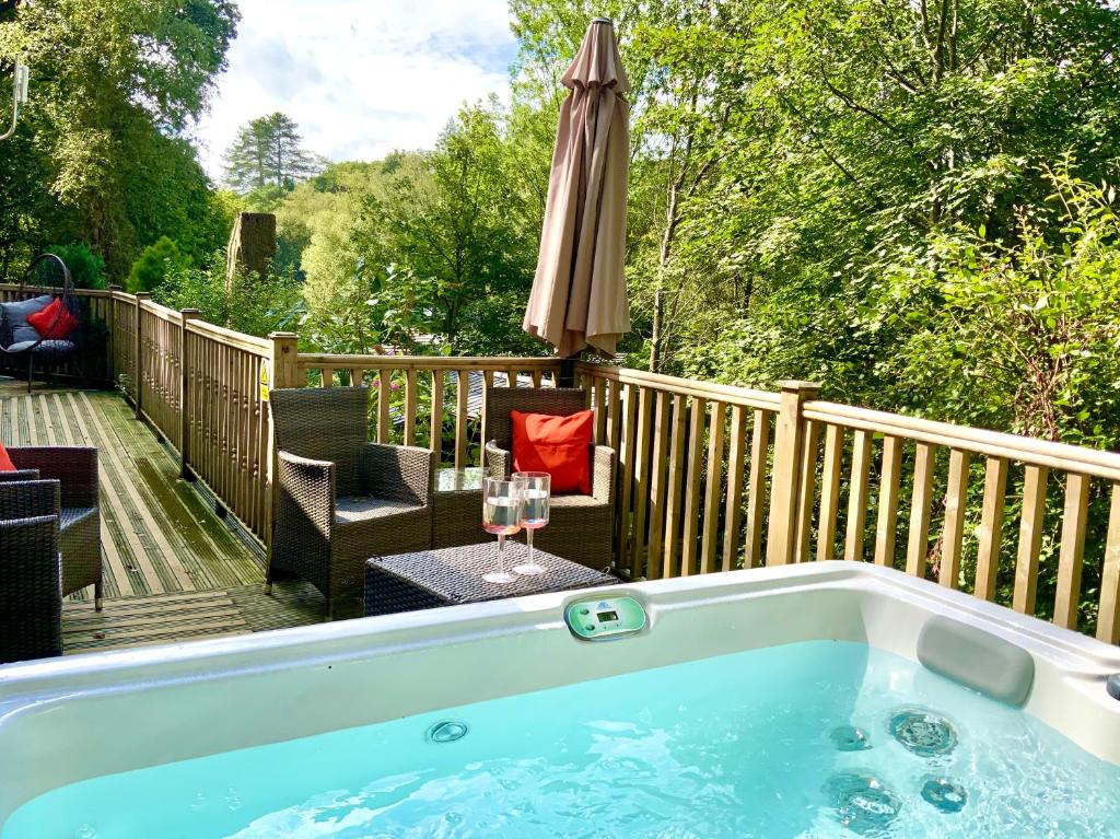 Mistletoe One Luxury Lodge with Hot Tub Windermere, Windermere – Updated  2023 Prices