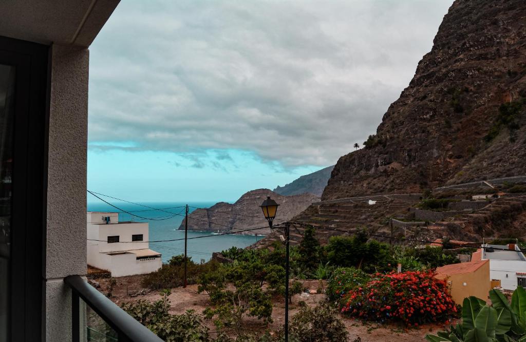 - Balcón con vistas al océano en DanySer Suites Vacacionales en Agulo