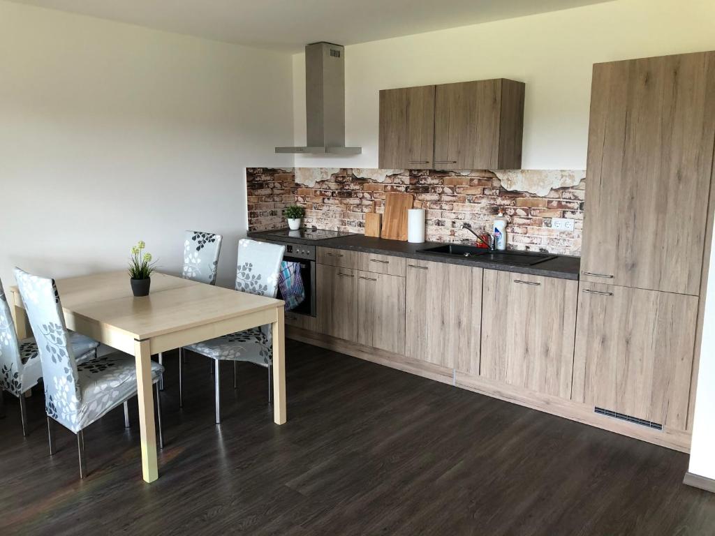 a kitchen with a table and chairs and a counter at 1,5 ZKB Wohnung im Odenwald, an der Bergstraße mit tollem Ausblick in Rimbach