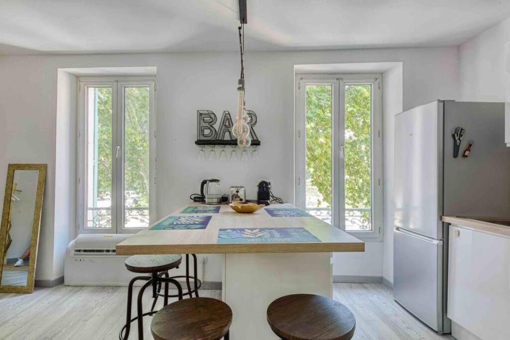 Cuisine ou kitchenette dans l'établissement Le Vallombrosa T2