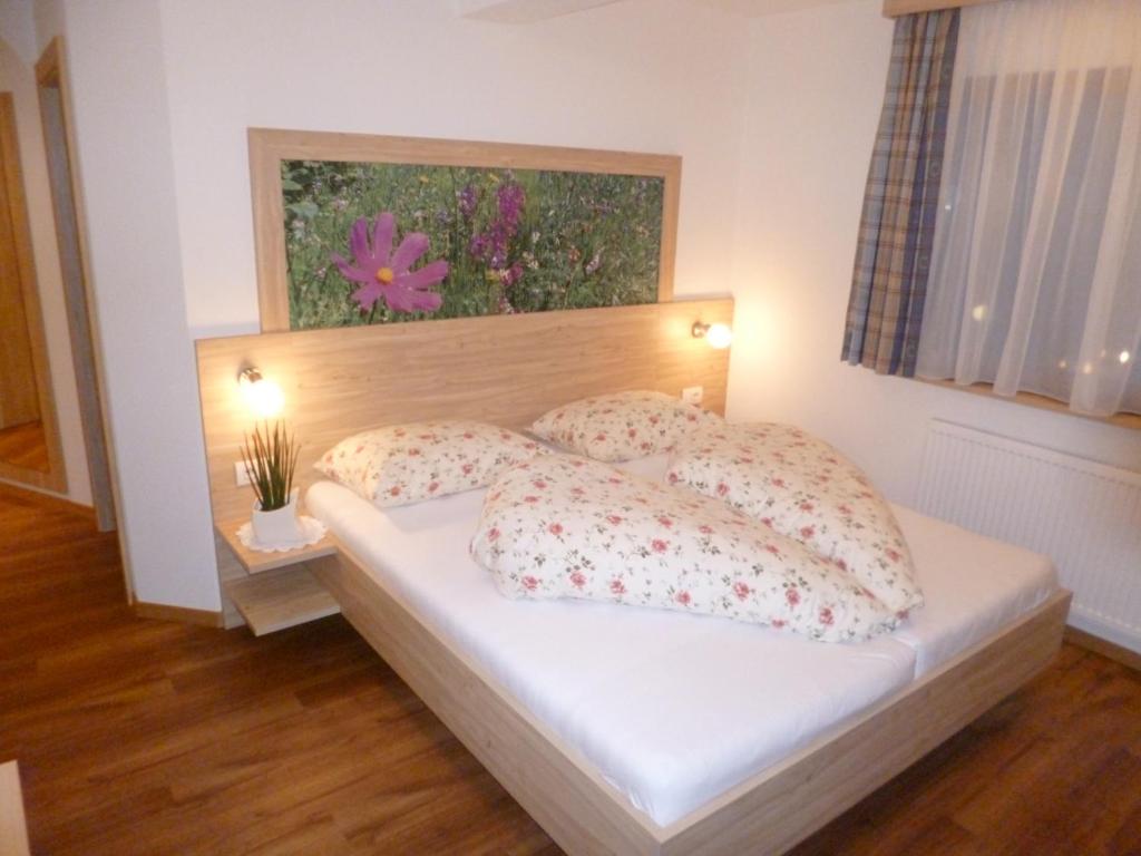 Postel nebo postele na pokoji v ubytování Hotel Mair